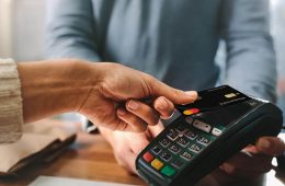 MasterCard anunció que sus tarjetas de crédito y débito dejarán de tener banda magnética, para dar paso a las tarjetas del futuro con el uso de tecnología para el reconocimiento biométrico